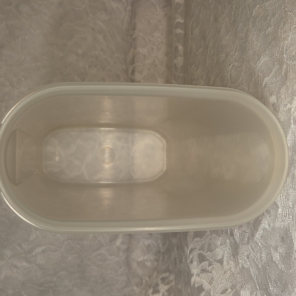 Tupperware: Container with Lid - Picture 6 of 7